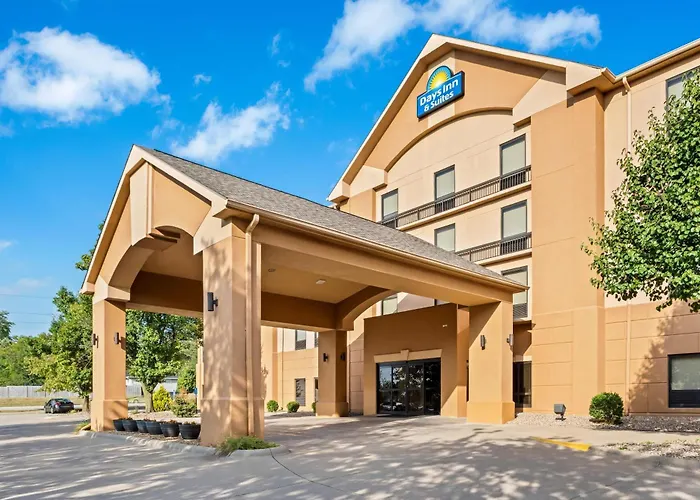 Days Inn & Suites By Wyndham Cedar Rapids